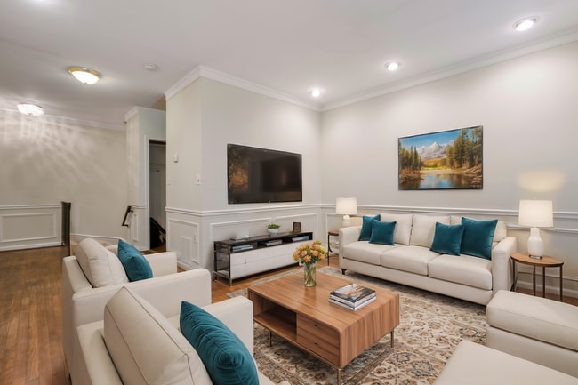 Photo - 1 Bed / 1 Bath apartment available immedia... Unit #C
