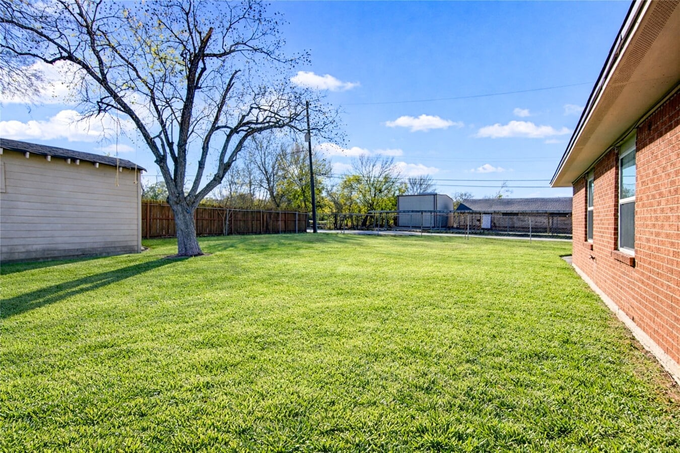 Photo - 2714 Southmore Ave