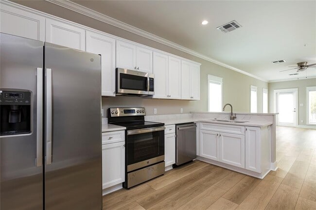 Building Photo - 12 Evia Main Unit 2202 Rental