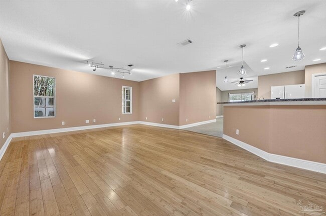 Photo - 7117 Dale St