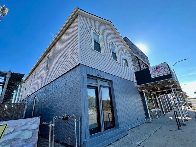 Photo - 3043 S Archer Ave Unit 1R