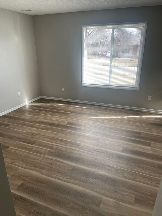 Building Photo - 3010 SE 17th St Unit 3010 SE 17th Street