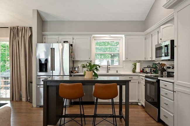 Photo - 205 SW Craigmont Dr