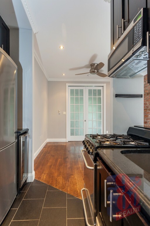 Building Photo - 309 E 8th St Unit B2 Rental