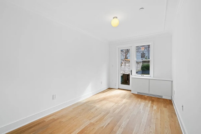 Photo - 110 Putnam Ave