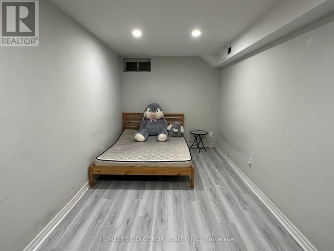 Photo - 37 Halder Crescent