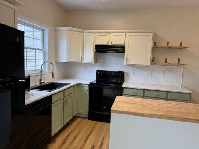 Photo - Renovated Townhouse in The Pinnacle Subdivision