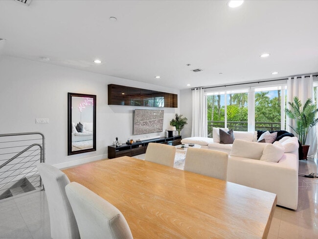 Photo - 832 NE 19th Ave