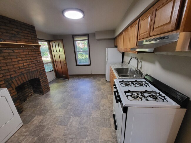 Kitchen - 306 Amabell St Unit 2