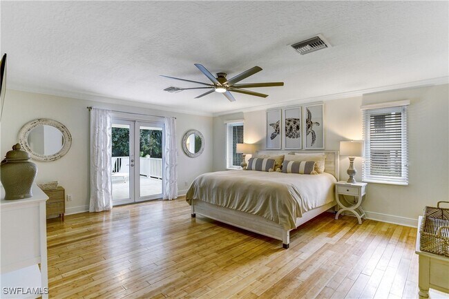 Photo - 370 6th Ave S