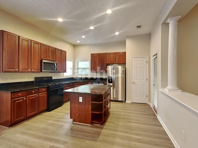 Photo - 985 Martin Field Dr