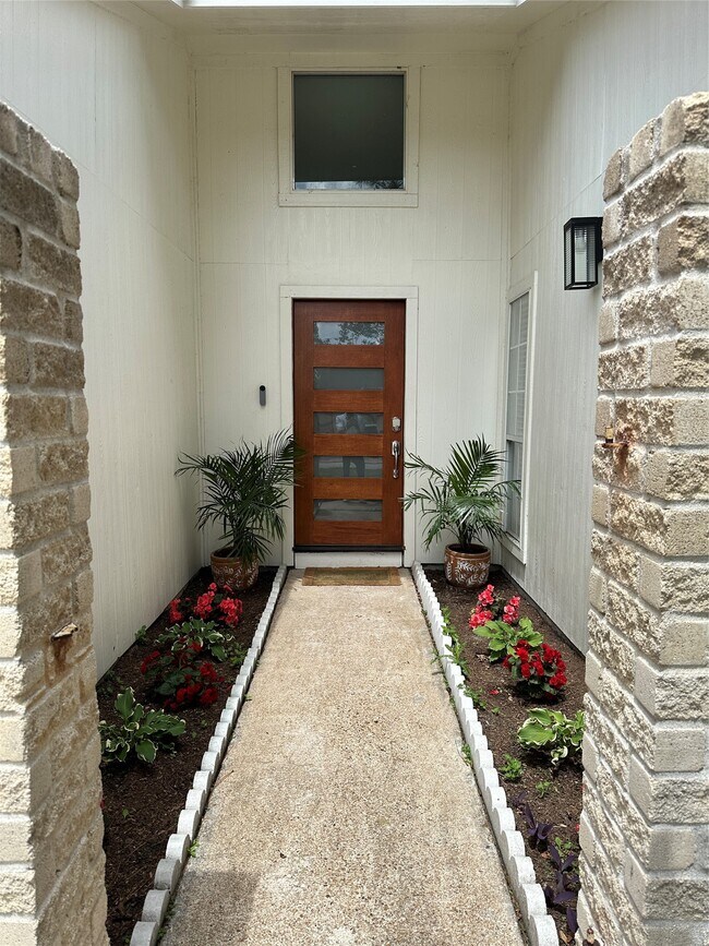 Photo - 16007 Mill Point Dr