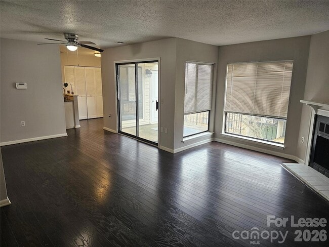 Photo - 4811 Spring Lake Dr Unit E