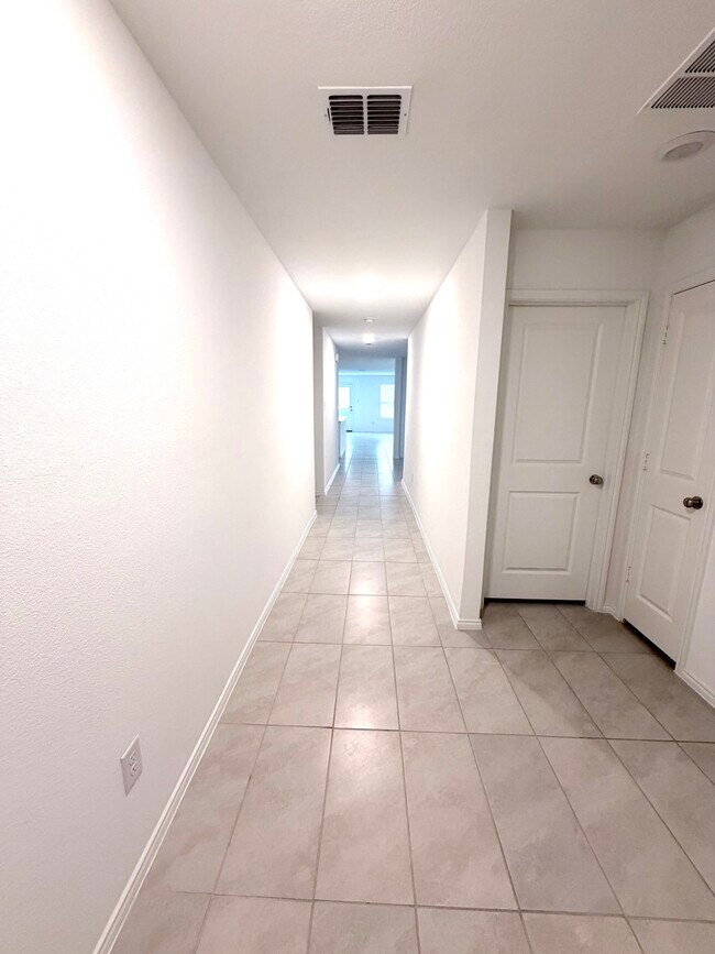 Photo - 14045 Ilderton St