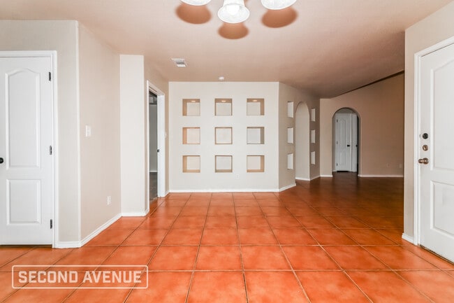 Photo - 5541 Candace St