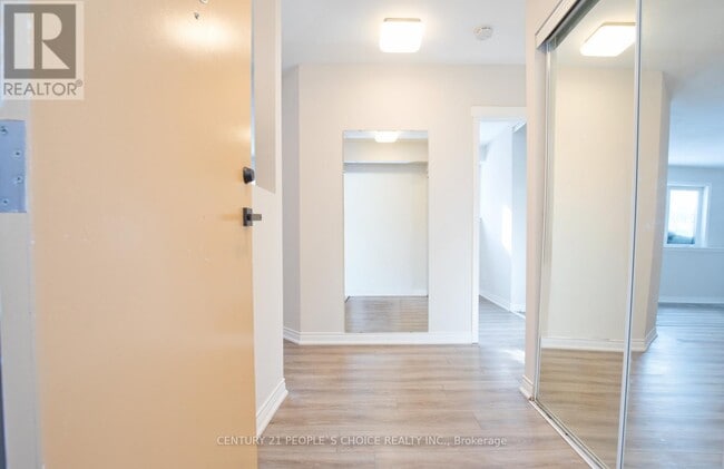 Photo - 107 - 70 FIRST STREET Unité 107