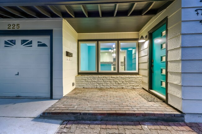 Photo - 225 Seford Dr