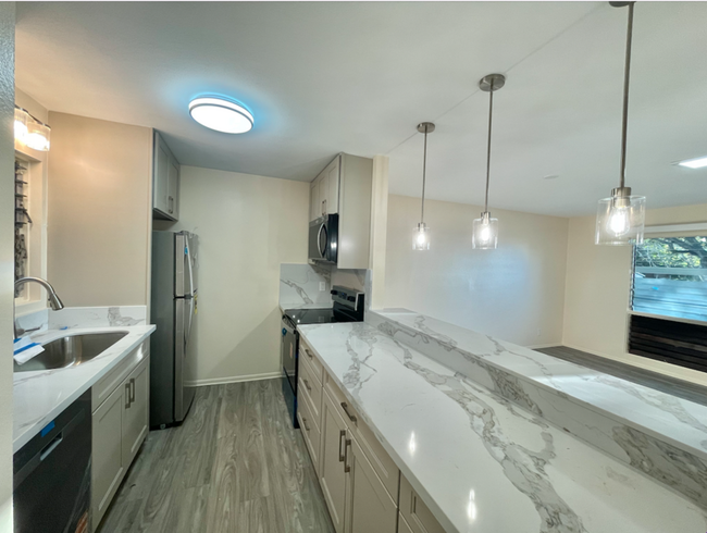 Photo - 98-1421 Kaahumanu Street