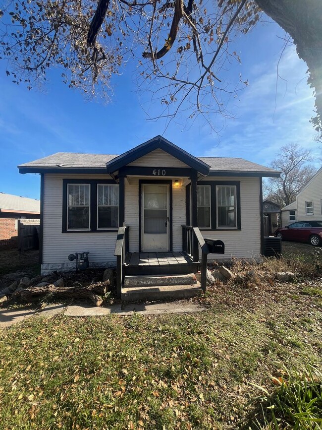 Building Photo - Bright 3-Bedroom Home Near Downtown Wichita