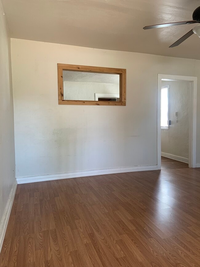 Photo - 518 W 2nd St