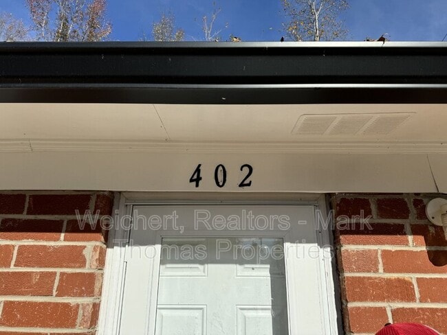 Photo - 402 School St