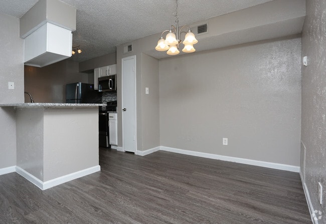 1HAB,1BA-646 ft²