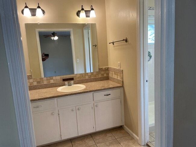 Photo - Nice 3/2 with bonus rm in Carriage Hills