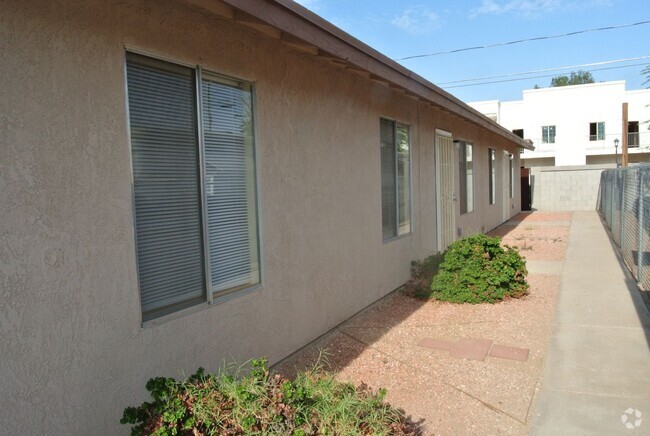 Building Photo - Walnut Ave - Triplex Unit 1 Rental