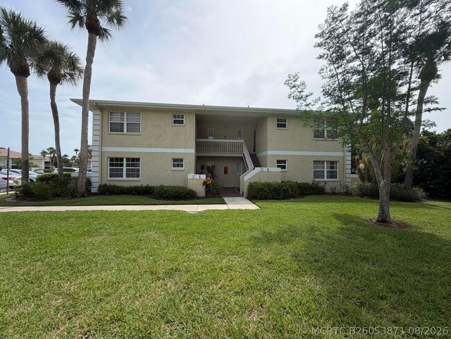 Building Photo - 1546 SE Royal Green Cir Unit 102
