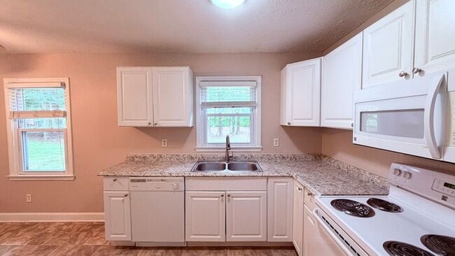 Photo - Lithia Springs 3 Bed-1 Bath Stepless Ranch, Private Lot, Carport