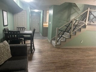 Photo - 435 W 4th St