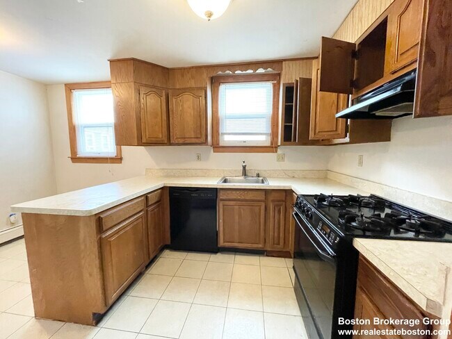 Building Photo - 5 Oswald St Unit 2