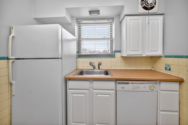 Photo - 2802 Digby Ave Unit 5