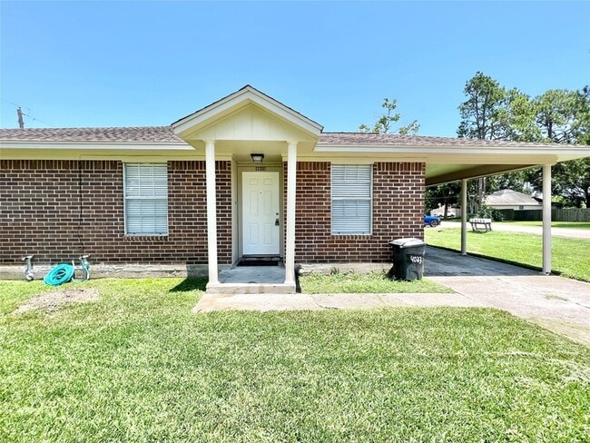 Photo - 4023 Avenue Q 1/2