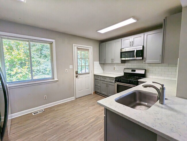 Photo - 3906 Lexington Dr Unit B