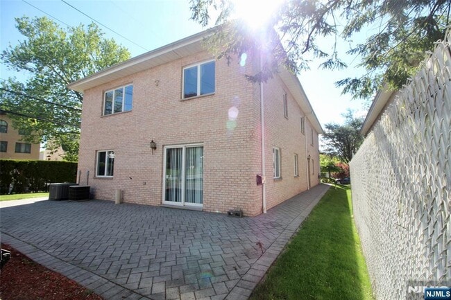 Photo - 499 Morse Ave