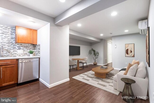 Photo - 82 Q St NW