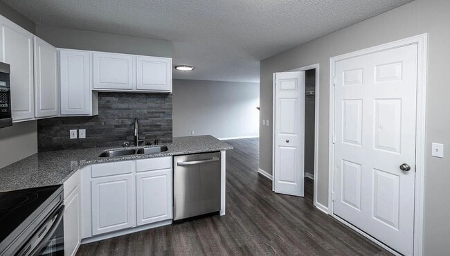 Photo - 8919 Ladino Cir