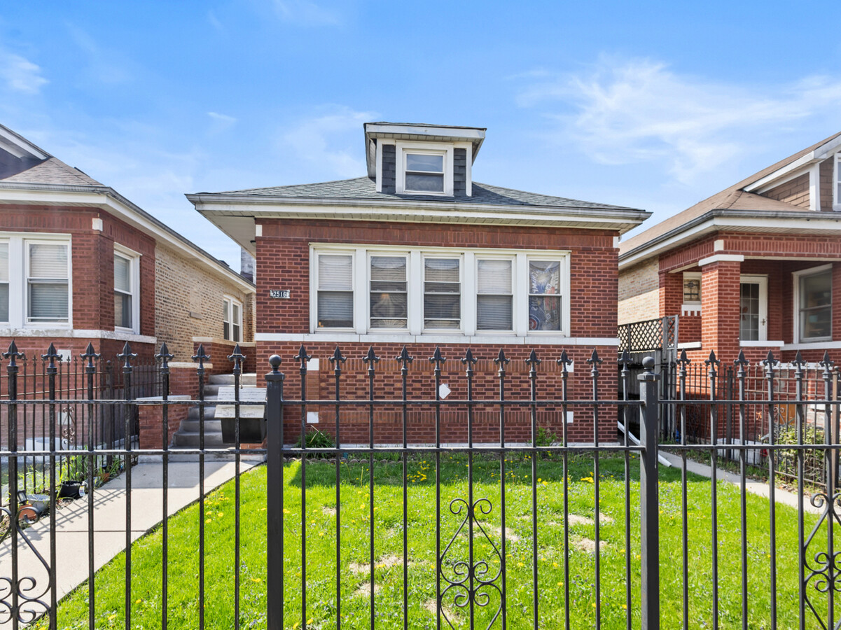 Photo - 2516 N Keeler Ave House