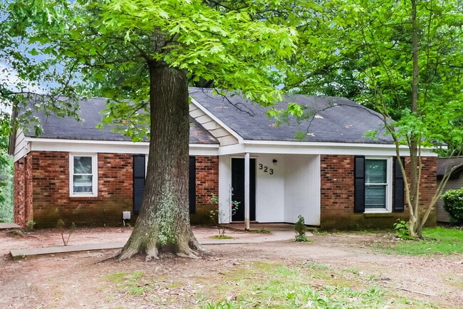 Photo - 323 Huntsmoor Dr