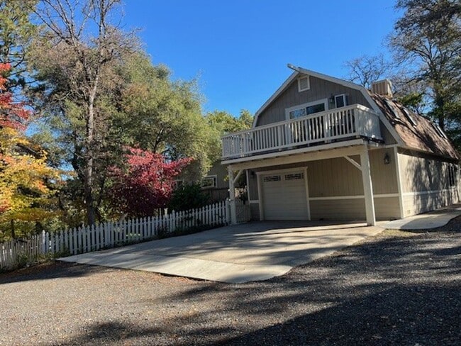 Building Photo - Peaceful Country Setting