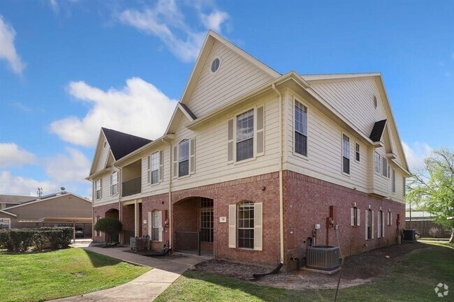 Building Photo - 2710 Grants Lake Blvd Unit R4 Rental