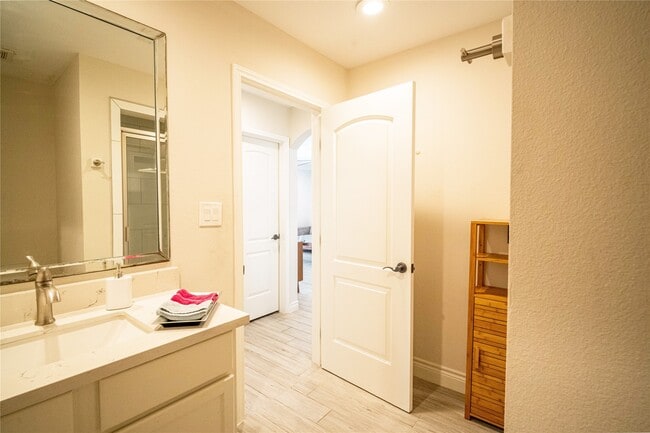 Photo - 902 22nd St Unit 10