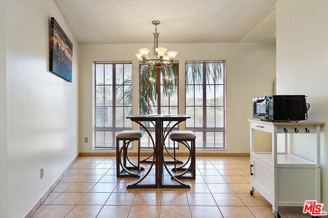 Building Photo - 3600 Bagley Ave Unit 207