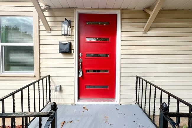 Photo - 909 SW 48th St