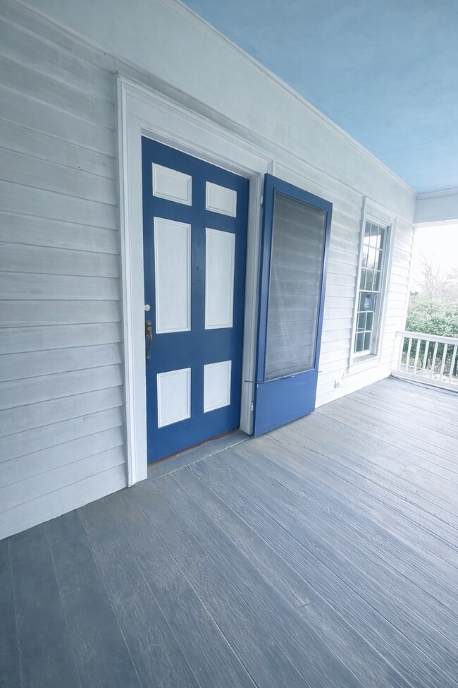 Building Photo - 820 7th Ave N Unit 4