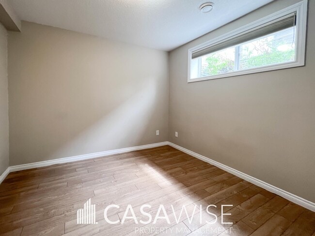 Photo - 11307-11379 79 Ave NW