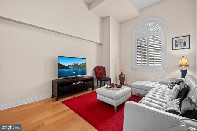 Photo - 631 D St NW Unidad 128