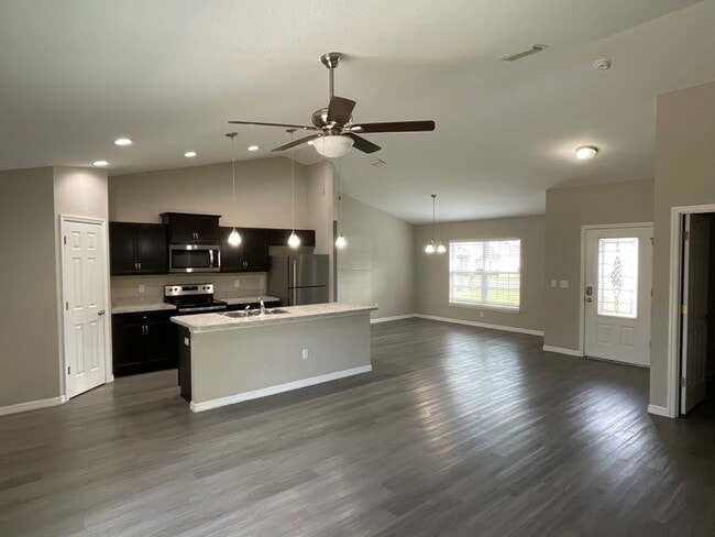 Photo - Custom Home - Desirable SE Ocala Neighborhood 3/2/2 **Won't Last**