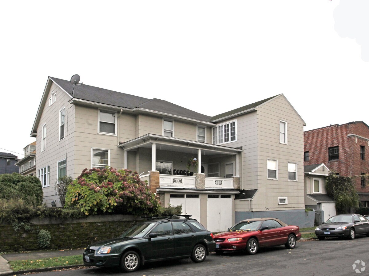 Photo - 1404 SE Madison St Apartments